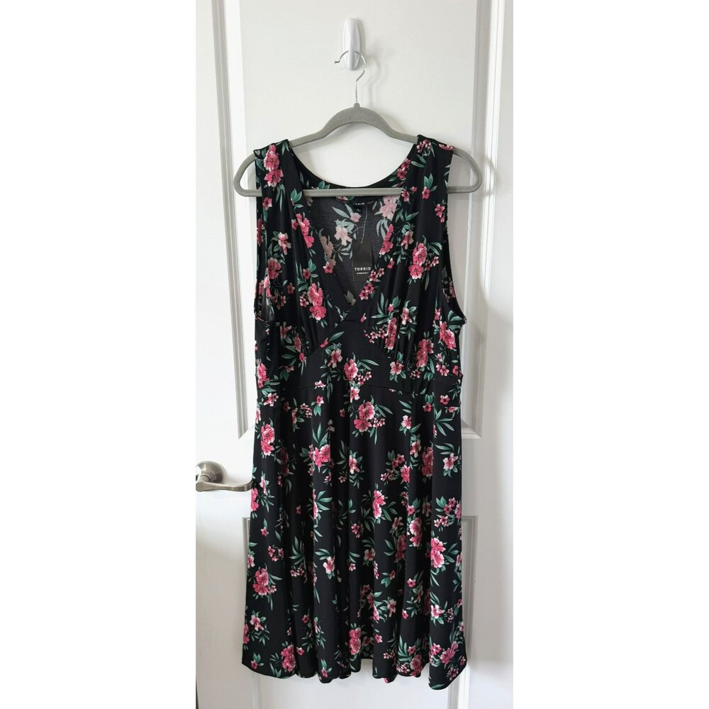 Torrid NWT Floral Babydoll Dress Size 3 Black Sleeveless Plus Size 3X
